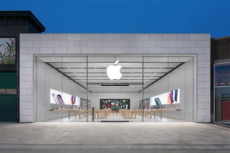 apple store in kl
